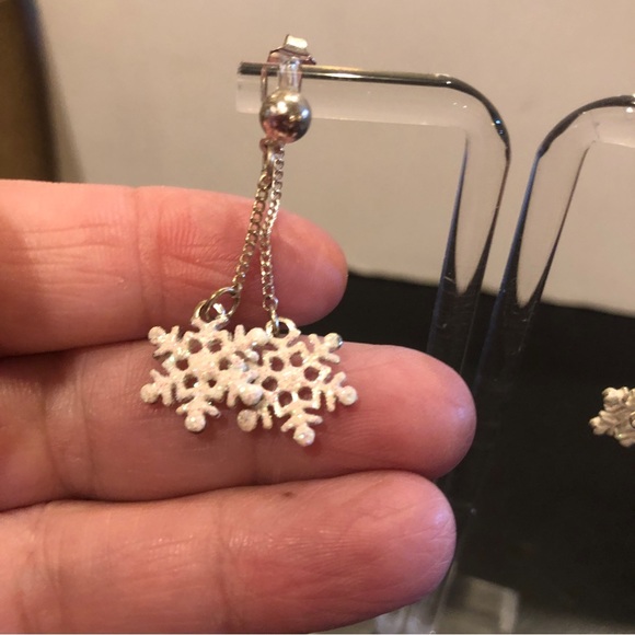 Set of 2 Christmas Earrings- silver tone post, trees & snowflakes - Picture 9 of 12